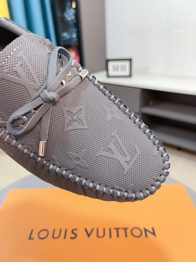 Men's men's shoes💰400🌹🌹[LV Louis Vuitton] New men's beanie shoes💝💝.. Top-grade imported cowhide embossed➕Comfortable leather lining. It is extremely skin-friendly and comfortable, feels very delicate, and the shape is very correct! Perfectly reflects the three-dimensional sense, code number: 38-44
